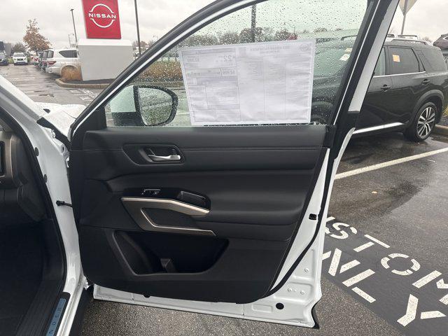 new 2025 Nissan Pathfinder car, priced at $45,560