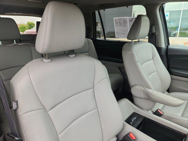 used 2022 Honda Pilot car, priced at $25,698