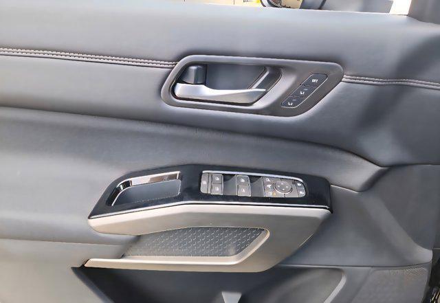 new 2025 Nissan Pathfinder car, priced at $46,541