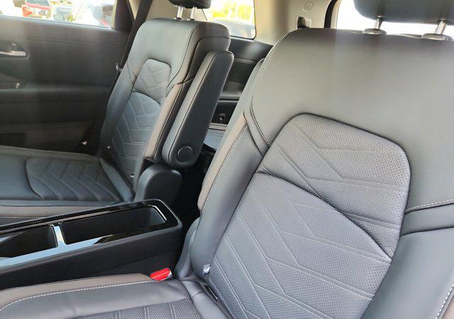 new 2025 Nissan Pathfinder car, priced at $45,160