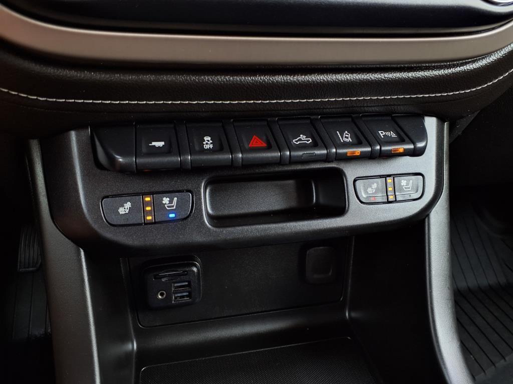 used 2022 GMC Canyon car, priced at $35,283