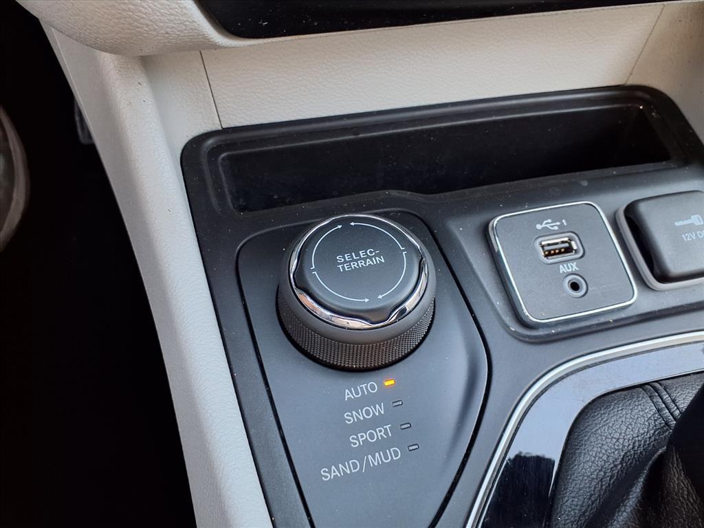 used 2019 Jeep Cherokee car, priced at $17,590