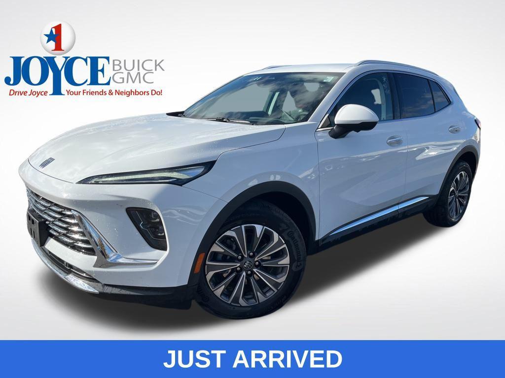 used 2025 Buick Envision car, priced at $33,452