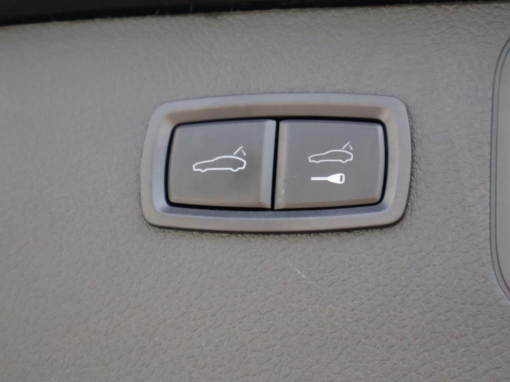 used 2021 Porsche Macan car, priced at $47,577