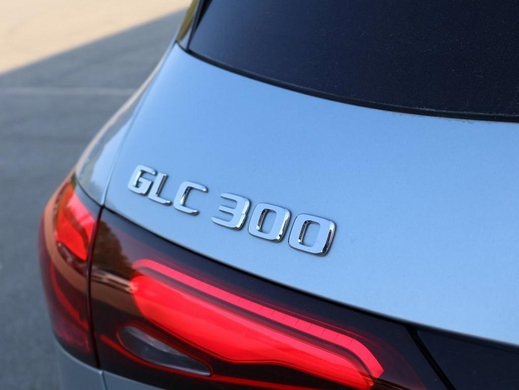 new 2025 Mercedes-Benz GLC 300 car, priced at $61,685