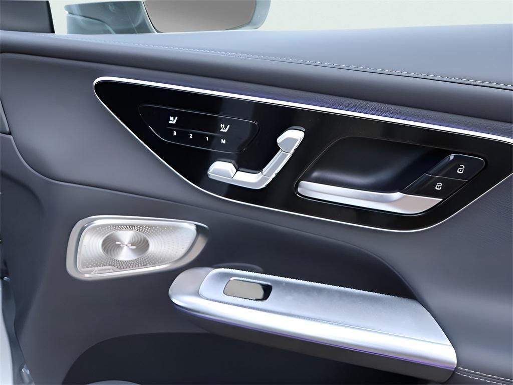 new 2025 Mercedes-Benz GLC 300 car, priced at $61,685