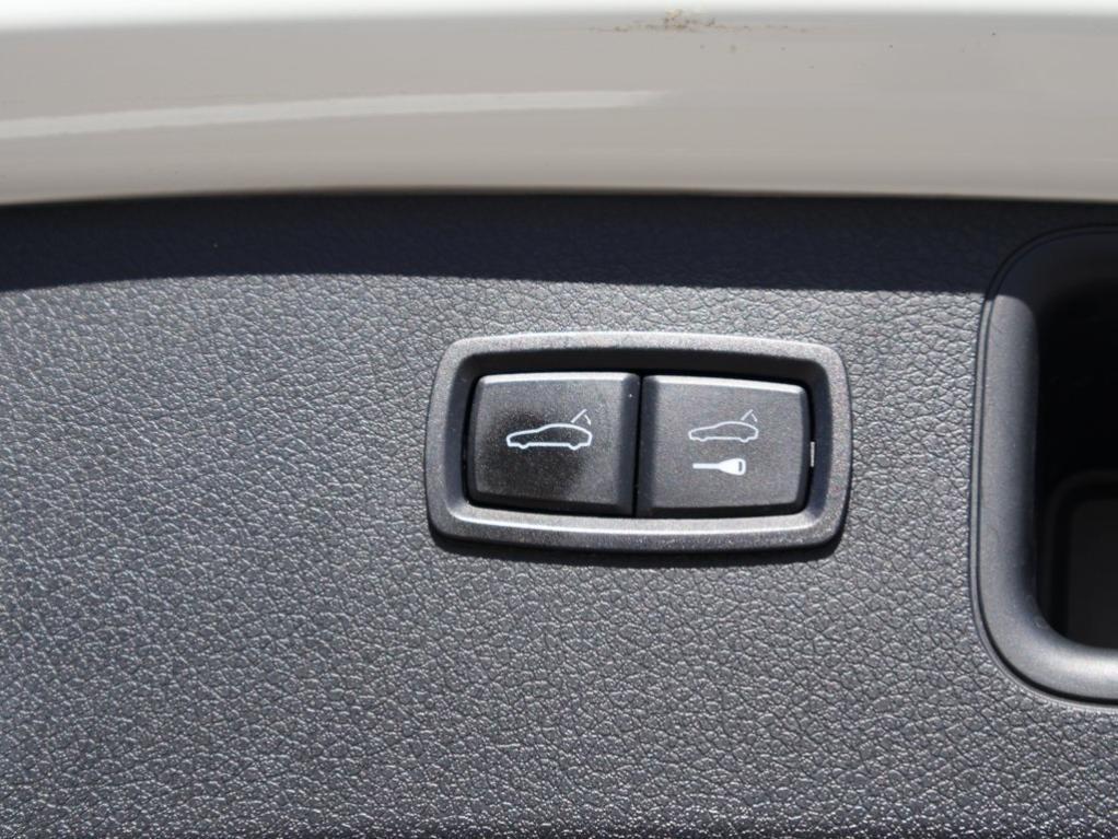 used 2020 Porsche Macan car, priced at $39,977