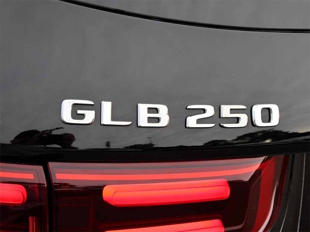 new 2025 Mercedes-Benz GLB 250 car, priced at $49,595