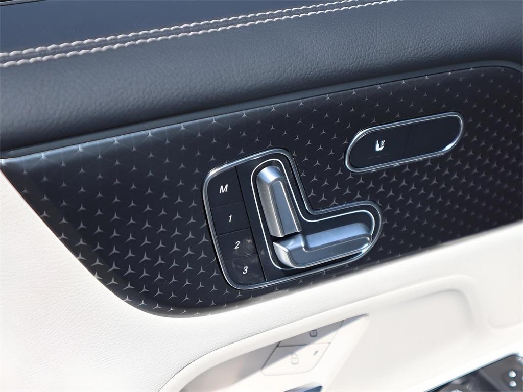 new 2025 Mercedes-Benz GLB 250 car, priced at $49,595