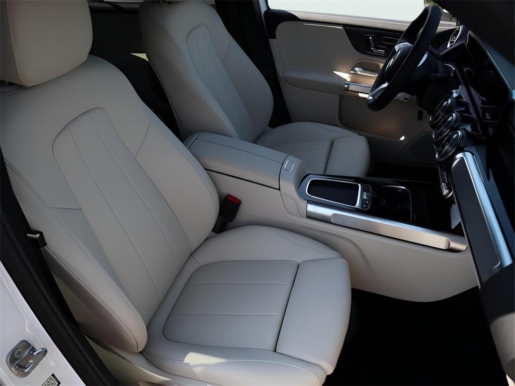 new 2025 Mercedes-Benz GLB 250 car, priced at $49,595