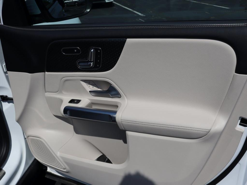 new 2025 Mercedes-Benz GLB 250 car, priced at $49,595