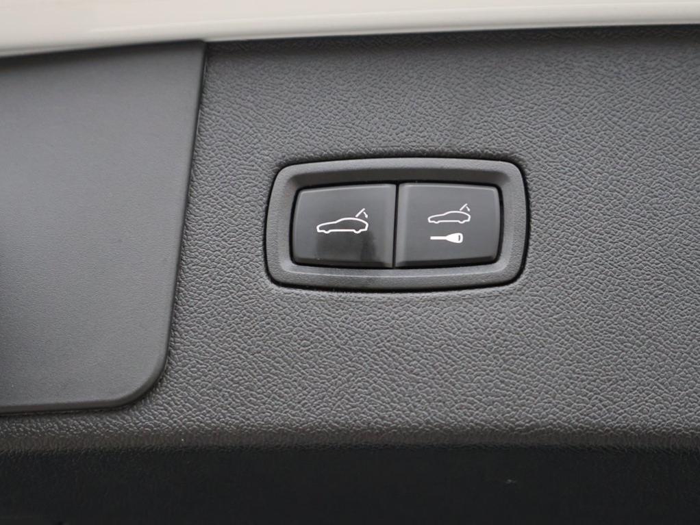 used 2022 Porsche Cayenne car, priced at $69,977