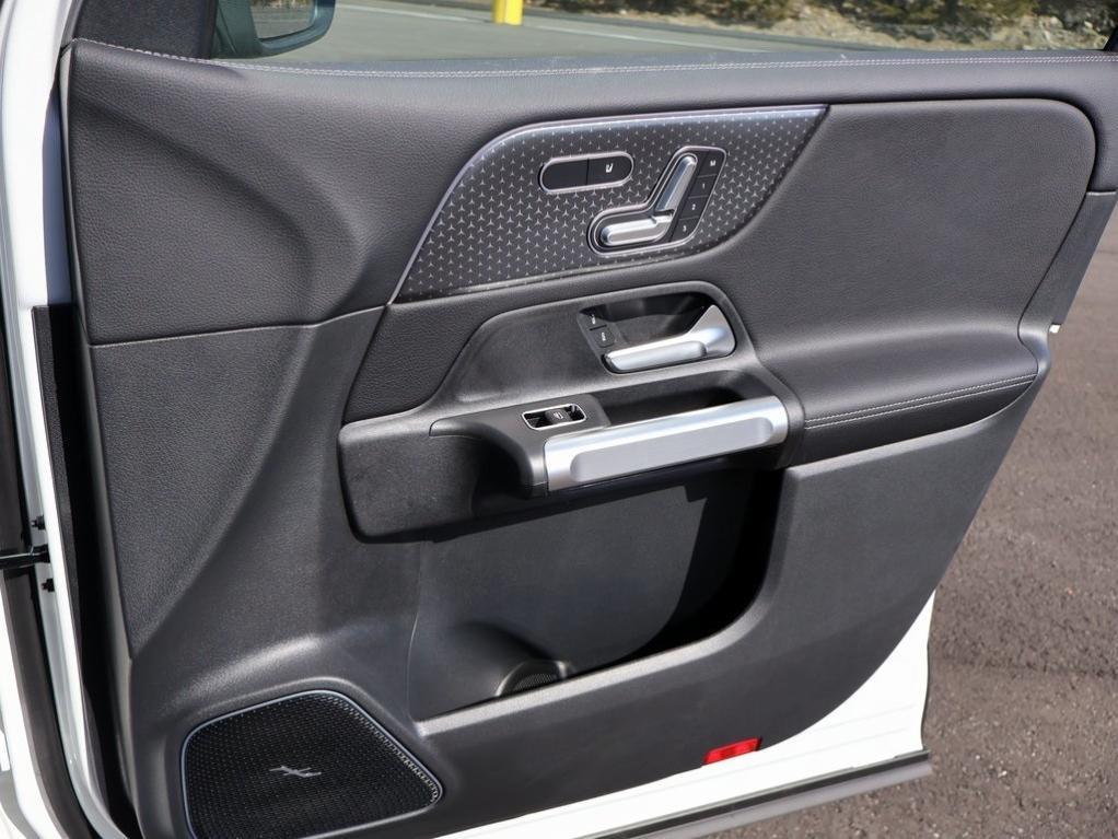 new 2025 Mercedes-Benz GLB 250 car, priced at $55,310