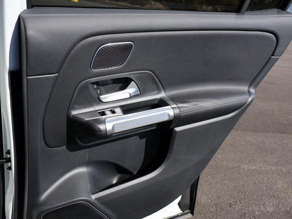 new 2025 Mercedes-Benz GLB 250 car, priced at $55,310