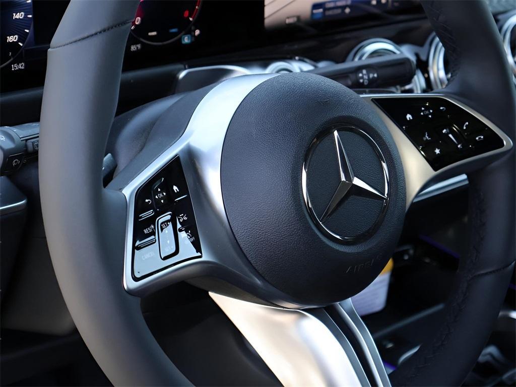 new 2025 Mercedes-Benz GLB 250 car, priced at $55,310