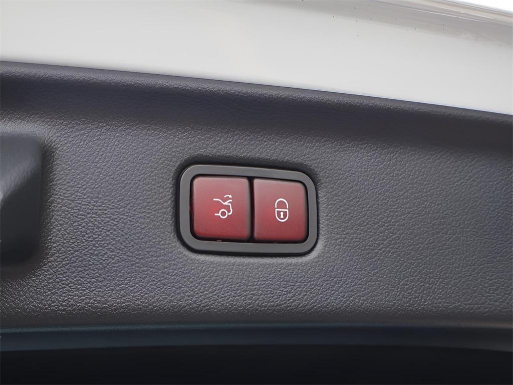 new 2025 Mercedes-Benz S-Class car, priced at $138,990