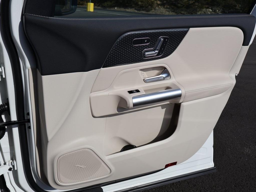new 2025 Mercedes-Benz GLA 250 car, priced at $48,495