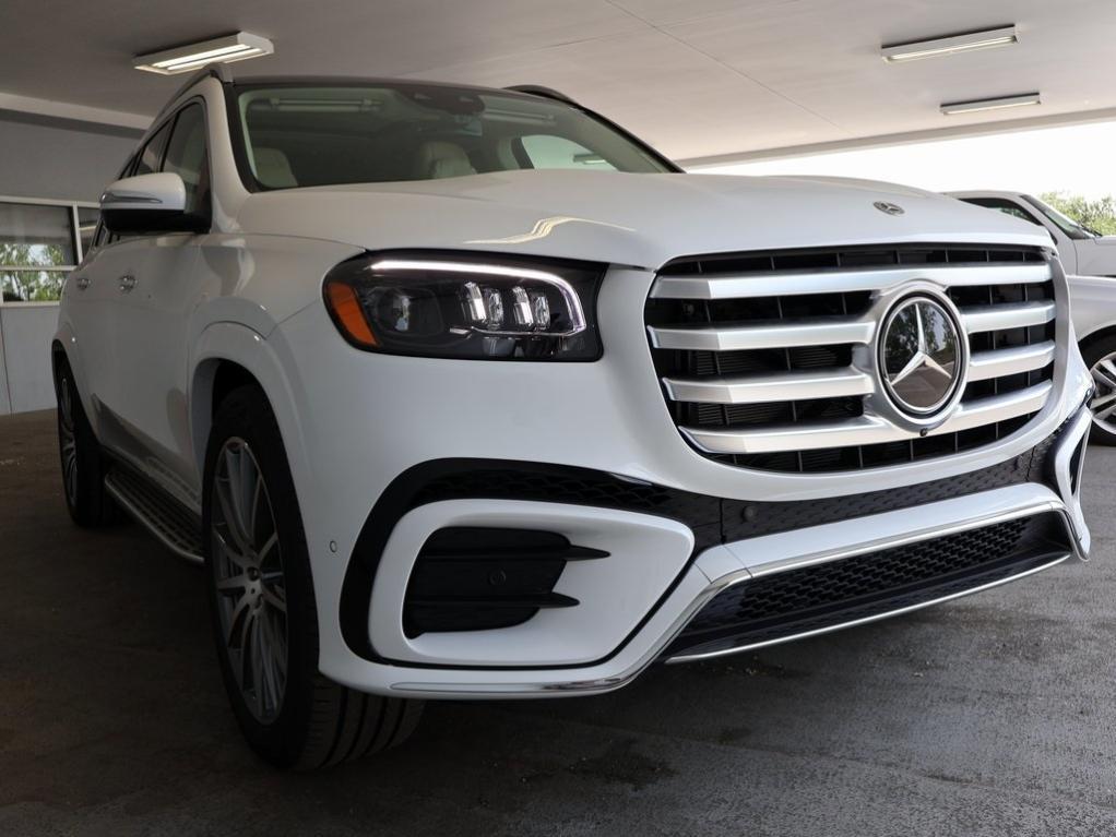 new 2025 Mercedes-Benz GLS 580 car, priced at $125,615