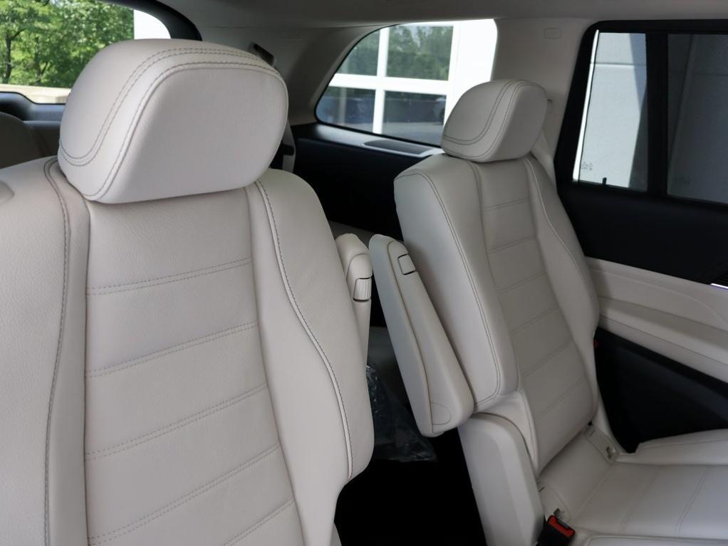 new 2025 Mercedes-Benz GLS 580 car, priced at $125,615