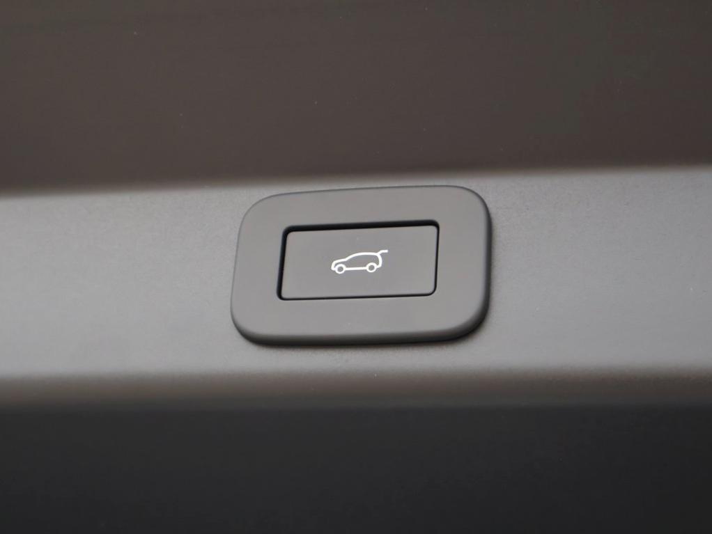 new 2025 Land Rover Range Rover Sport car, priced at $115,620