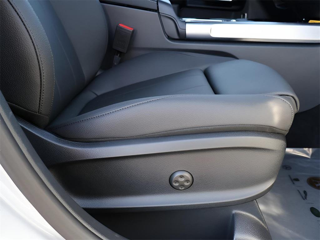 new 2025 Mercedes-Benz GLB 250 car, priced at $54,425
