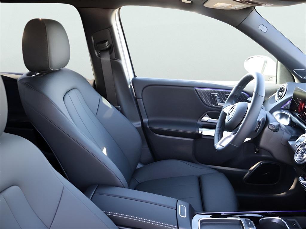 new 2025 Mercedes-Benz GLB 250 car, priced at $54,425