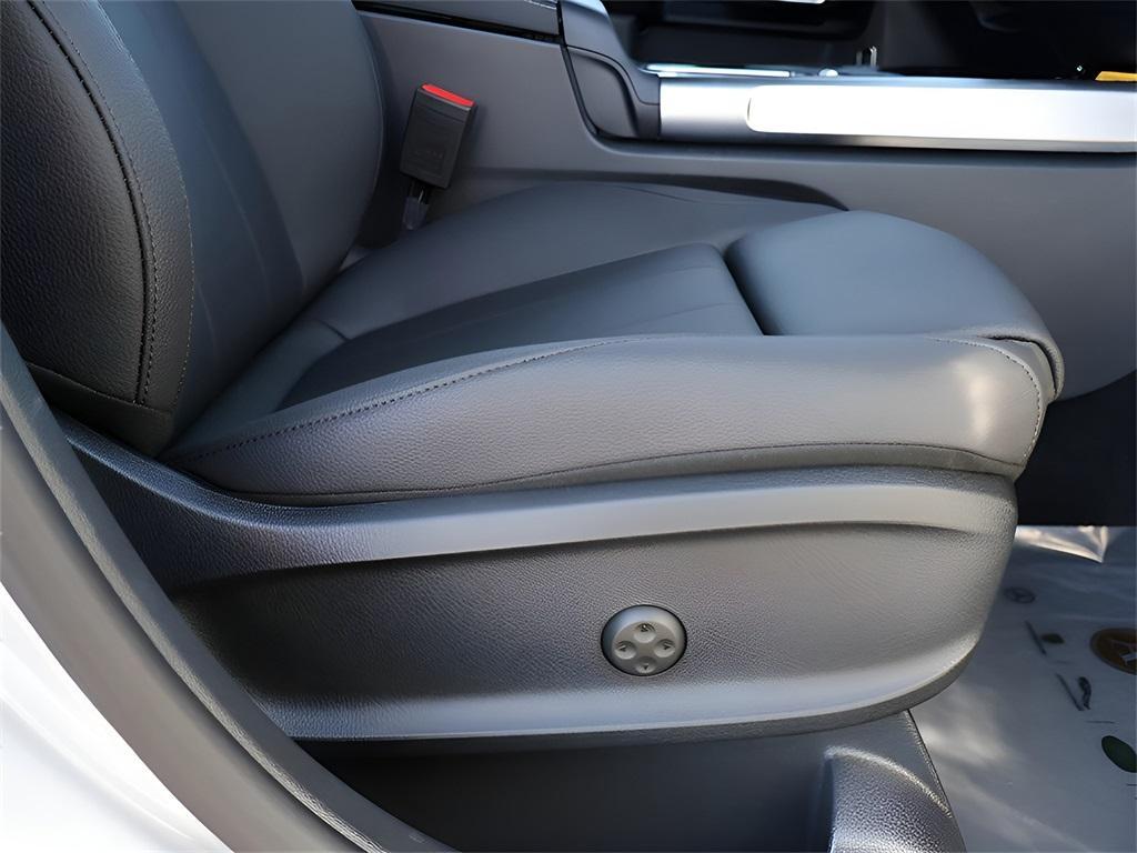 new 2025 Mercedes-Benz GLB 250 car, priced at $54,425