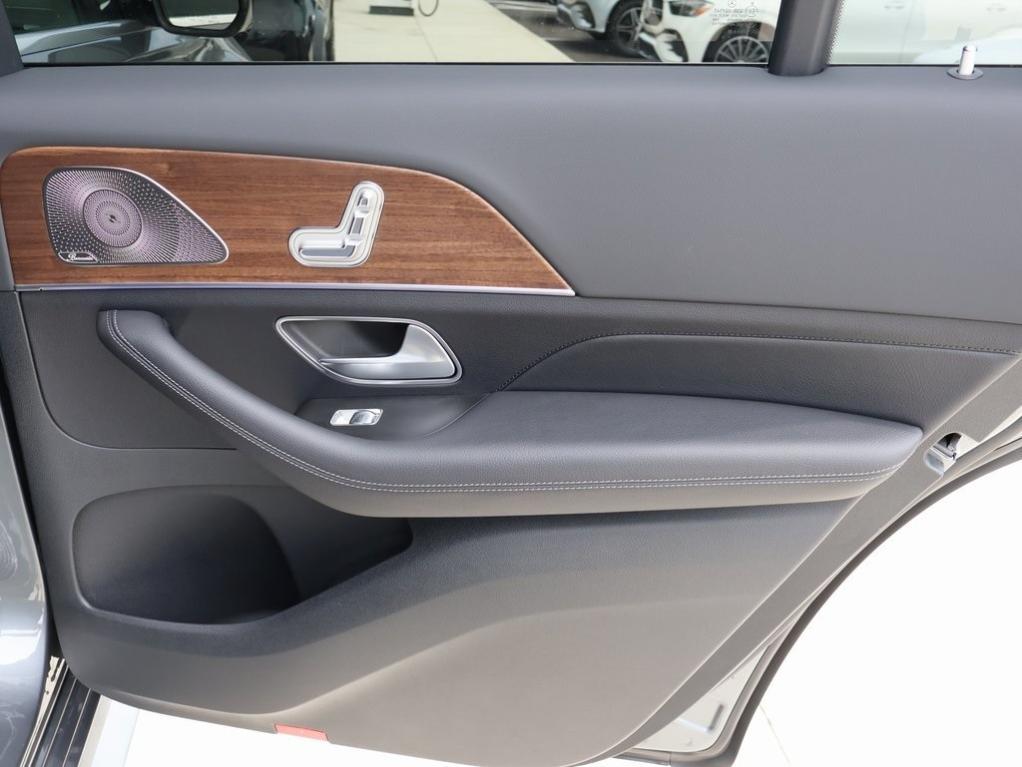 new 2025 Mercedes-Benz GLS 450 car, priced at $96,495