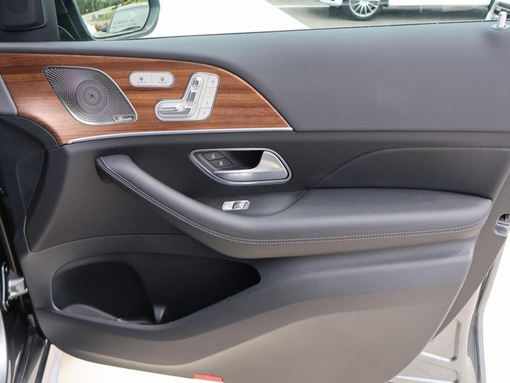 new 2025 Mercedes-Benz GLS 450 car, priced at $96,495