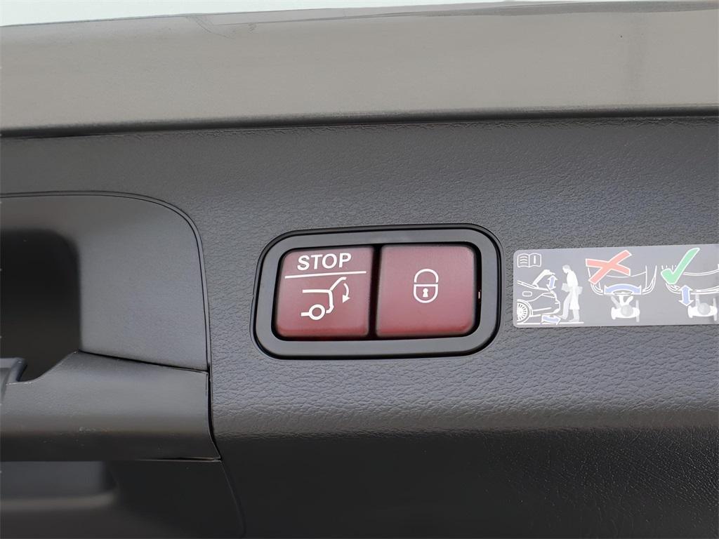 new 2025 Mercedes-Benz GLS 450 car, priced at $96,495