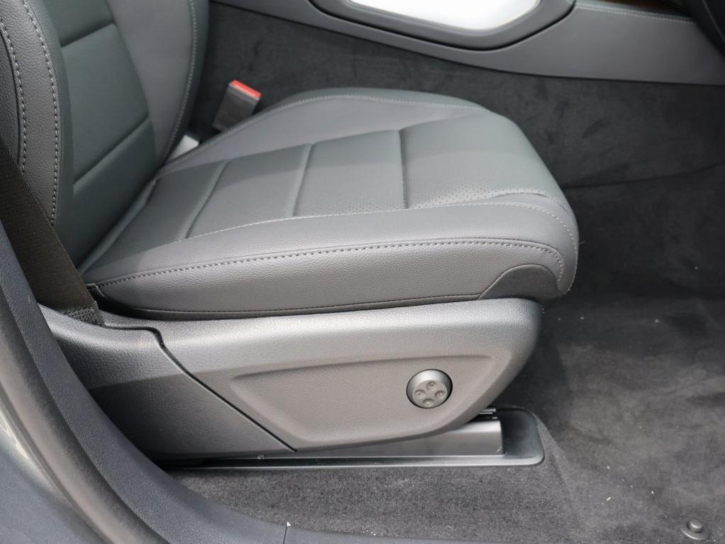 new 2025 Mercedes-Benz GLS 450 car, priced at $96,495