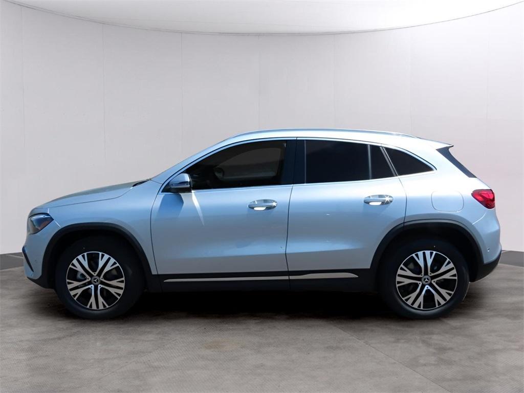 new 2025 Mercedes-Benz GLA 250 car, priced at $53,250