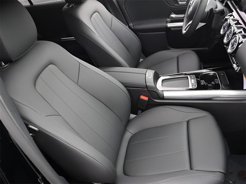 new 2025 Mercedes-Benz GLA 250 car, priced at $47,295