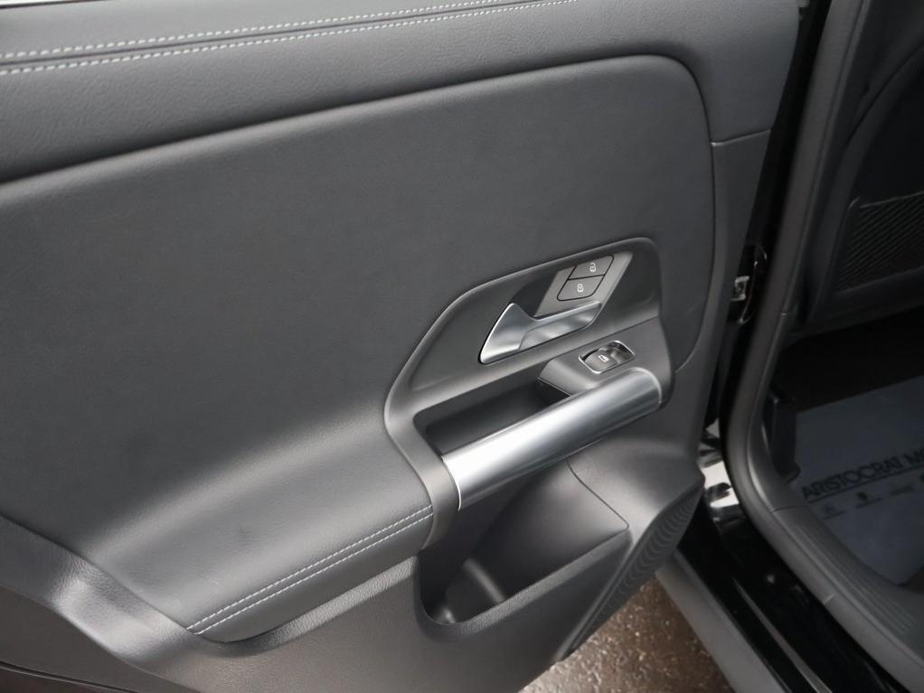 new 2025 Mercedes-Benz GLA 250 car, priced at $47,295