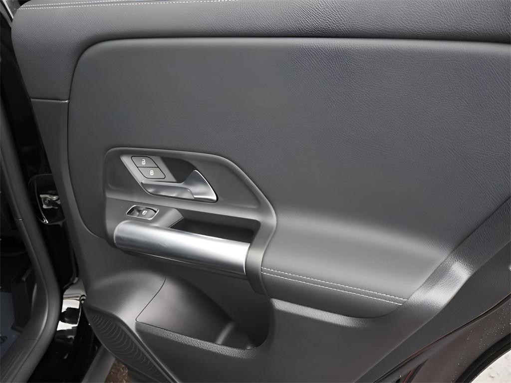 new 2025 Mercedes-Benz GLA 250 car, priced at $47,295