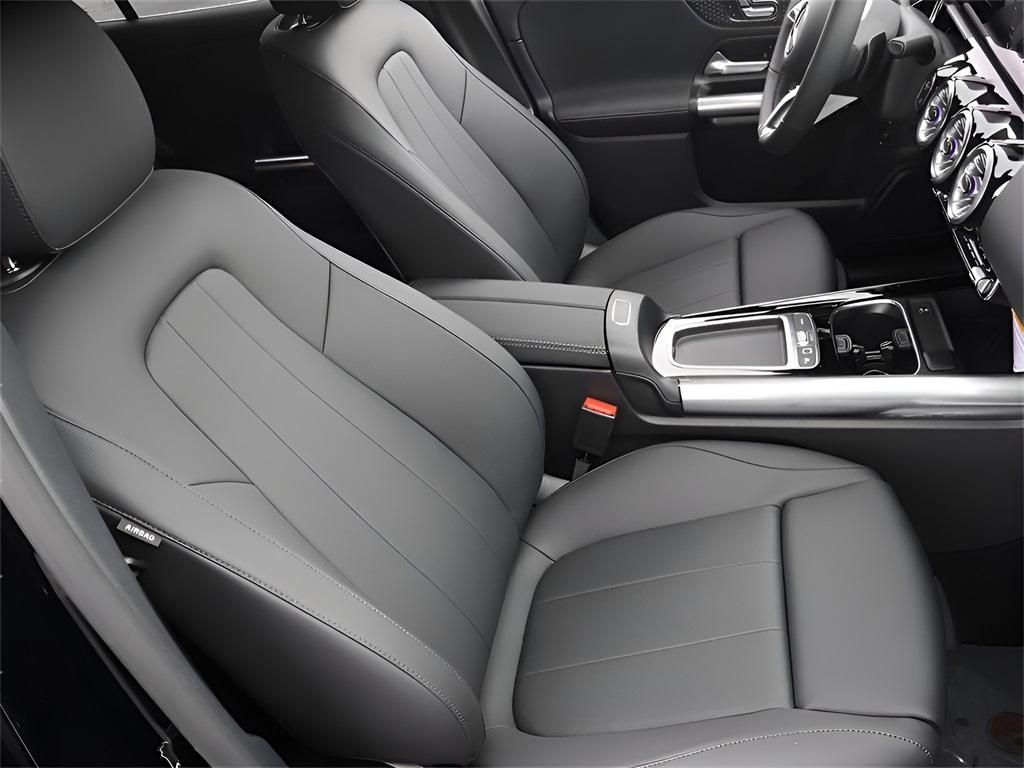 new 2025 Mercedes-Benz GLA 250 car, priced at $47,295