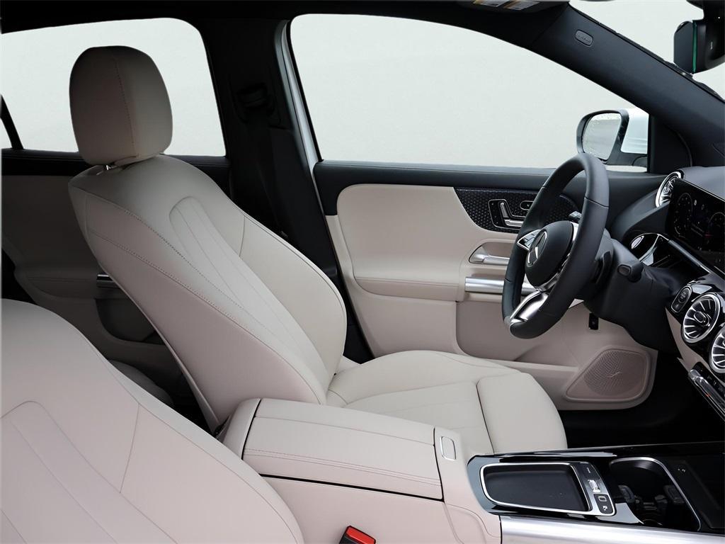 new 2025 Mercedes-Benz GLA 250 car, priced at $50,600
