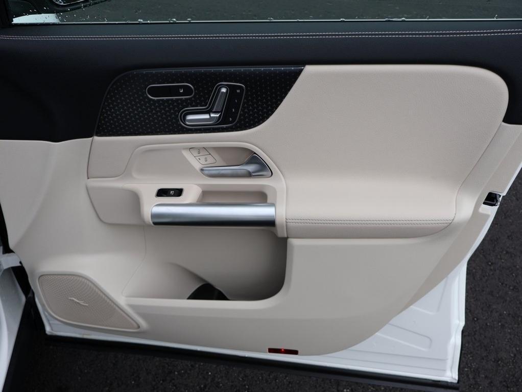 new 2025 Mercedes-Benz GLA 250 car, priced at $50,600