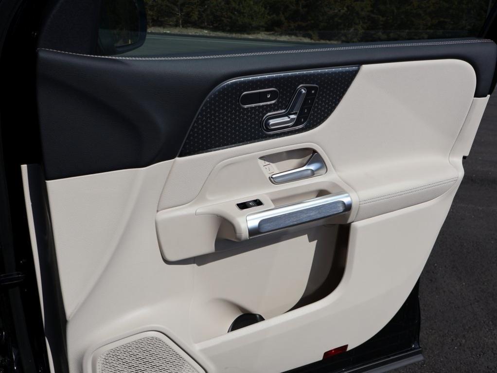 new 2025 Mercedes-Benz GLB 250 car, priced at $52,115