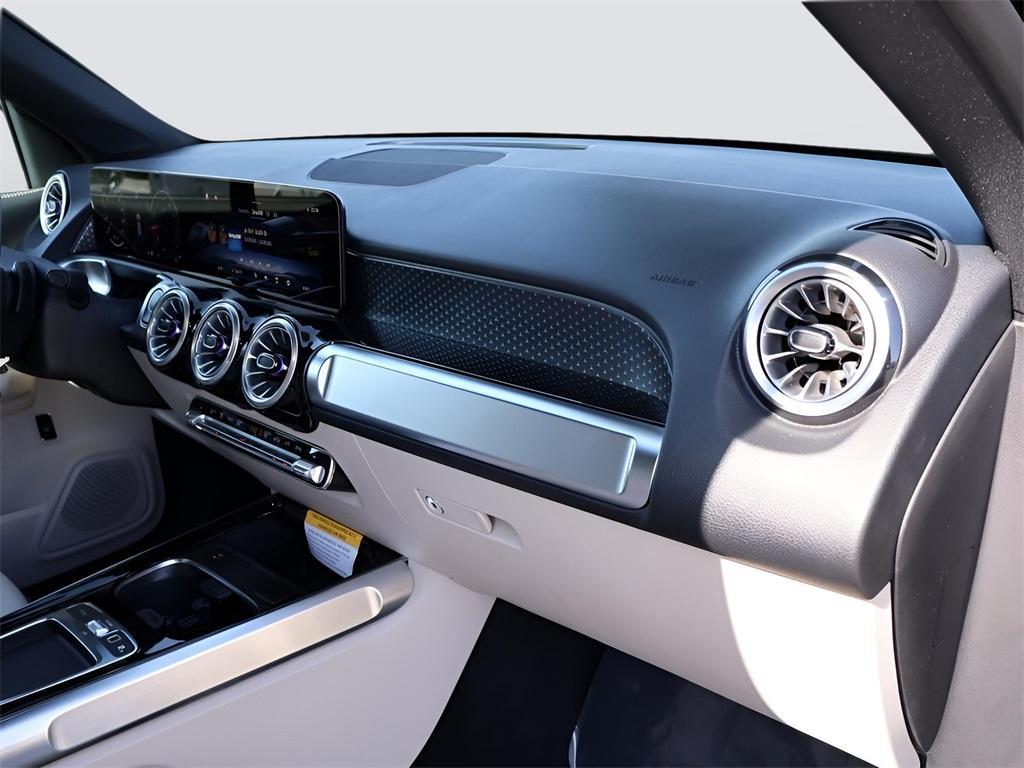 new 2025 Mercedes-Benz GLB 250 car, priced at $52,115