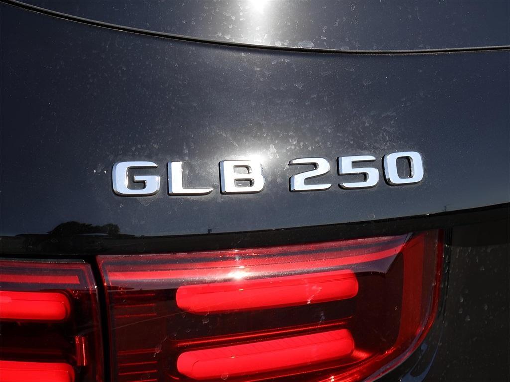new 2025 Mercedes-Benz GLB 250 car, priced at $52,115