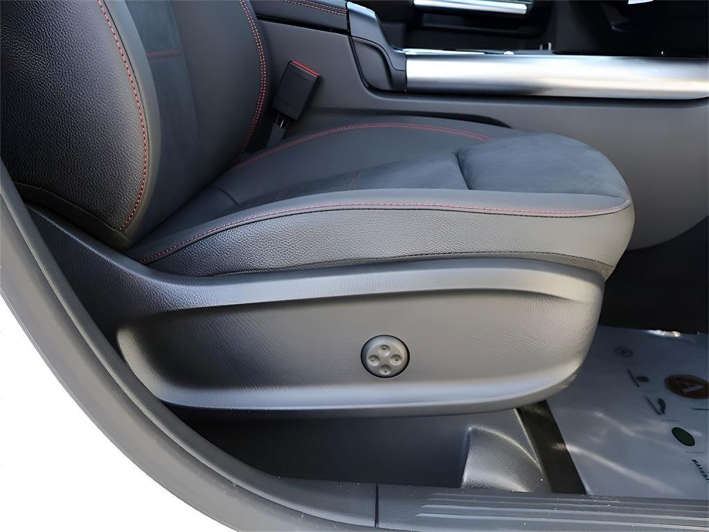 new 2025 Mercedes-Benz GLA 250 car, priced at $51,655