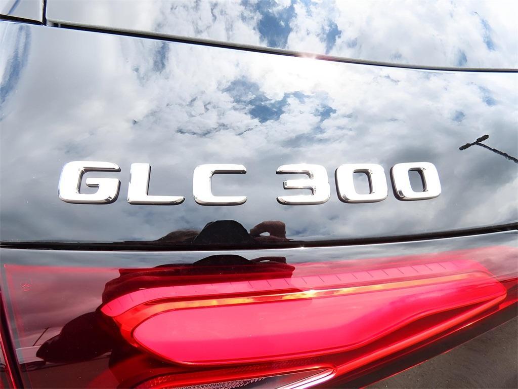 new 2025 Mercedes-Benz GLC 300 car, priced at $57,295