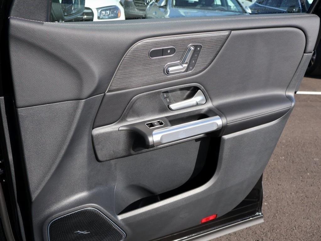 new 2025 Mercedes-Benz GLB 250 car, priced at $57,085