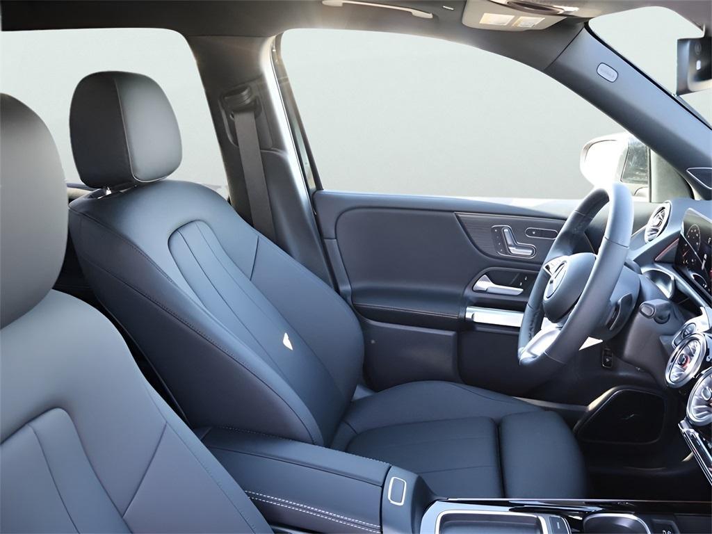 new 2025 Mercedes-Benz GLB 250 car, priced at $57,085