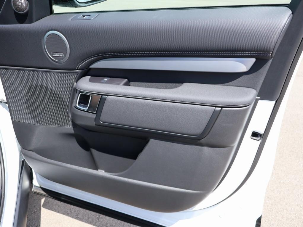 new 2025 Land Rover Discovery car, priced at $77,003
