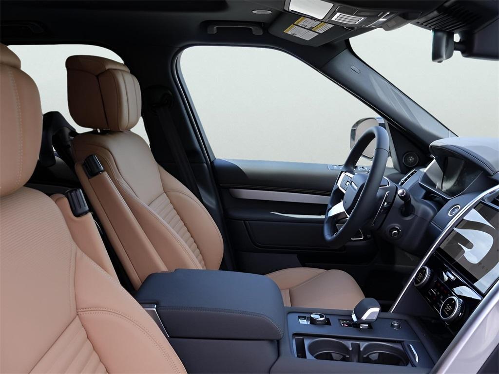 new 2025 Land Rover Discovery car, priced at $77,003