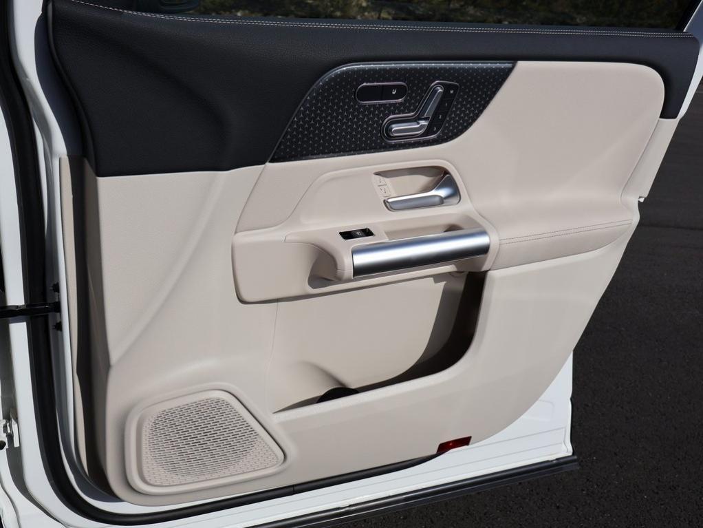 new 2025 Mercedes-Benz GLA 250 car, priced at $47,295