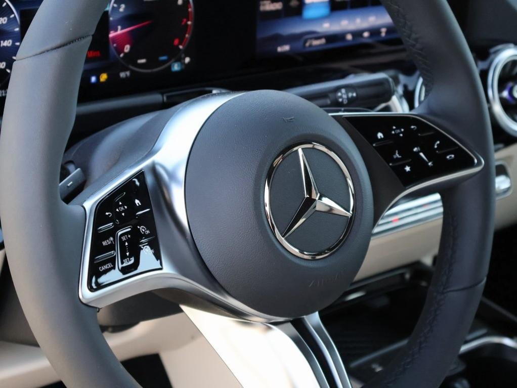 new 2025 Mercedes-Benz GLA 250 car, priced at $47,295