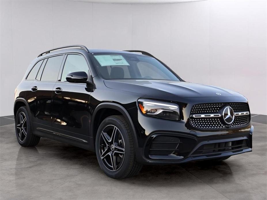 new 2024 Mercedes-Benz GLB 250 car, priced at $59,750